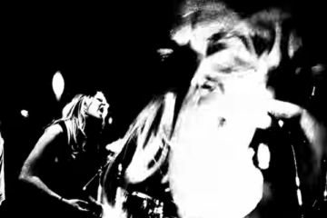 Lueur The Raised Fist